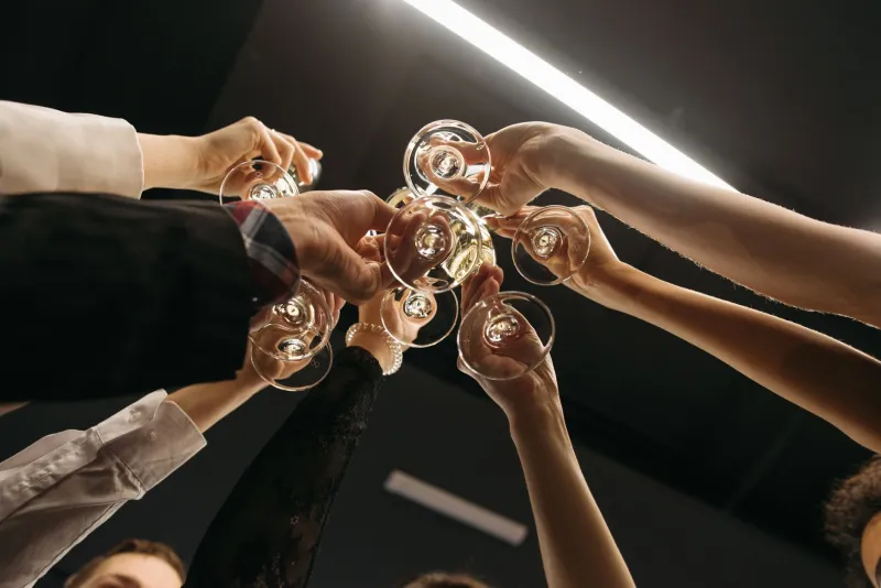 Pass It On: How the Island Habit of Sharing a Win Is Rewiring the Way Americans Gamble Online